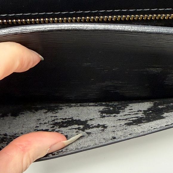 Louis Vuitton Epi Black Leather Clutch EUC SR0988 - Picture 10 of 11